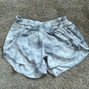 Lululemon shorts size 6